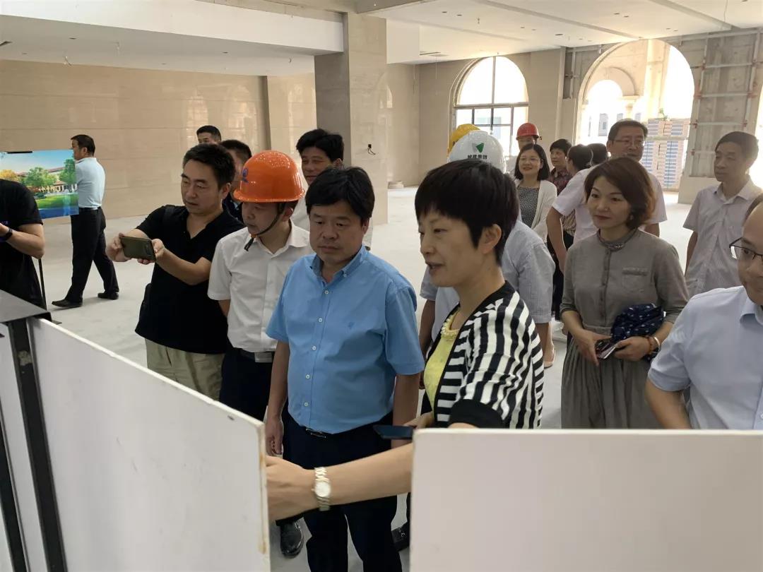 市委常委、組織部長徐仲儀一行赴老年大學(xué)新建工程一期開展調(diào)研