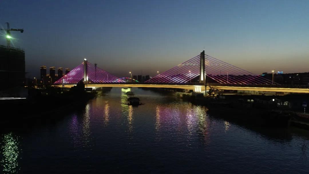 汽笛聲中白鷺飛，長虹托起夜明珠——共賞東塘大橋夜景